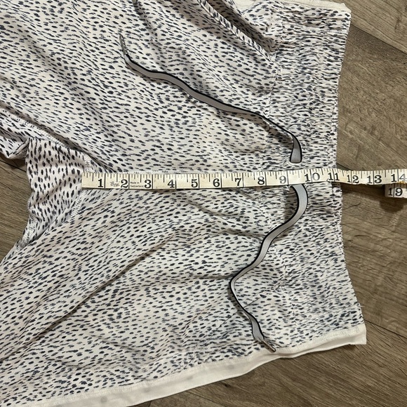 Lululemon Tearaway Pant in Dottie Dash Black/White Size 4 VGUC - Picture 11 of 16